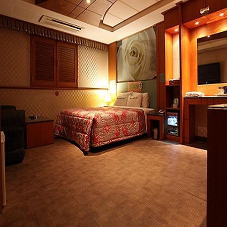 Rampart Hotel Suwon Esterno foto