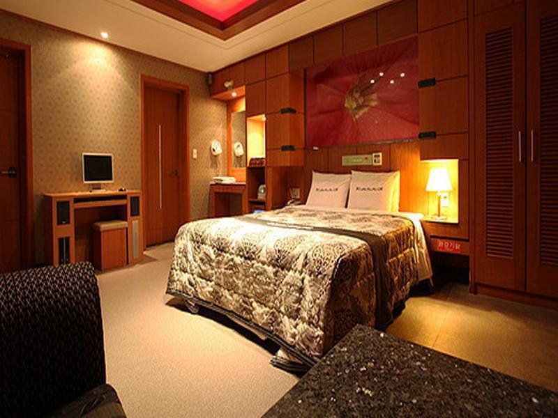 Rampart Hotel Suwon Esterno foto