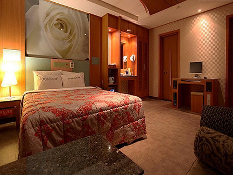 Rampart Hotel Suwon Esterno foto