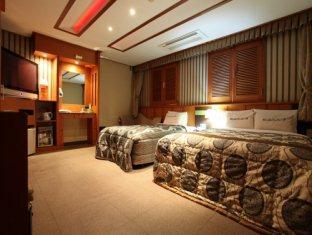 Rampart Hotel Suwon Esterno foto